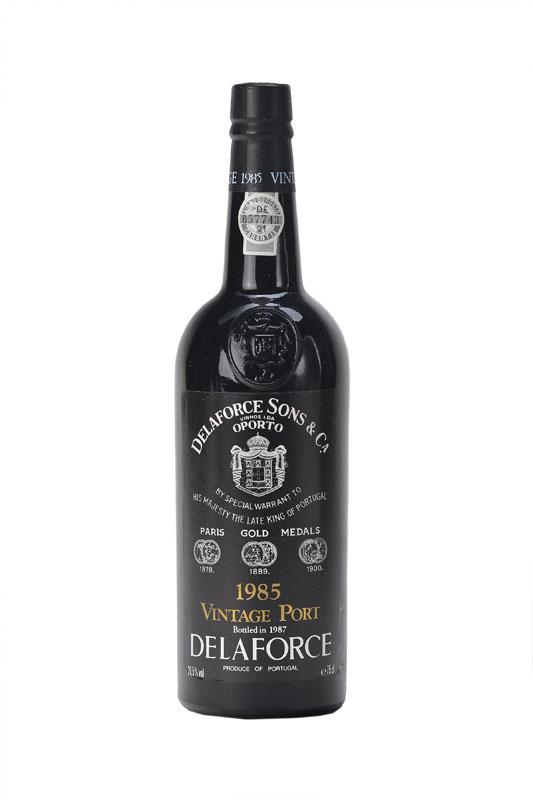 3 Flaschen Delaforce Sons & CA Vintage Port,Jahrgänge: 2x 1985 u. 1x 1970, je ca. 75 cl, into neck u. besser, Etiketten u. Kapsel teilw. l. besch., ...