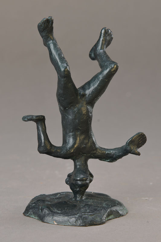 Jörg Immendorff, 1945-2007, Affe auf dem Kopf stehend, Bronzeskulptur, 2006, auf der Plinthe signiert und nummeriert e.a., mit Gießerei-Stempel ...