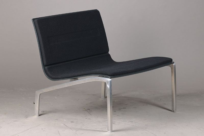 Lounge Chair "PL200", Entwurf Piero Lissoni,Aluminiumgestell mit Kunststoffsitzschale, Klebeetikett auf Unterseite "Fritz Hansen, Made ...