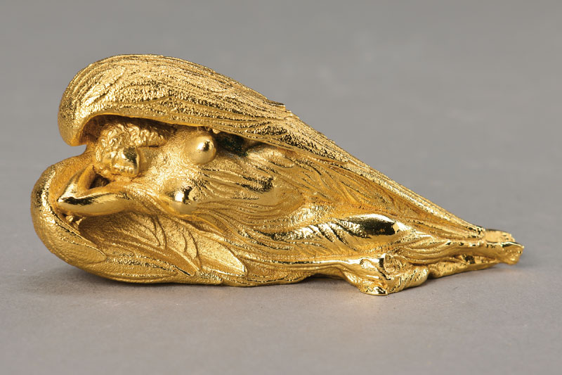 Ernst Fuchs, geb. 1930 Wien, Bronze, Schutzengel, goldfarbig, im Guss signiert und nummeriert 80, L. ca. 10 cm