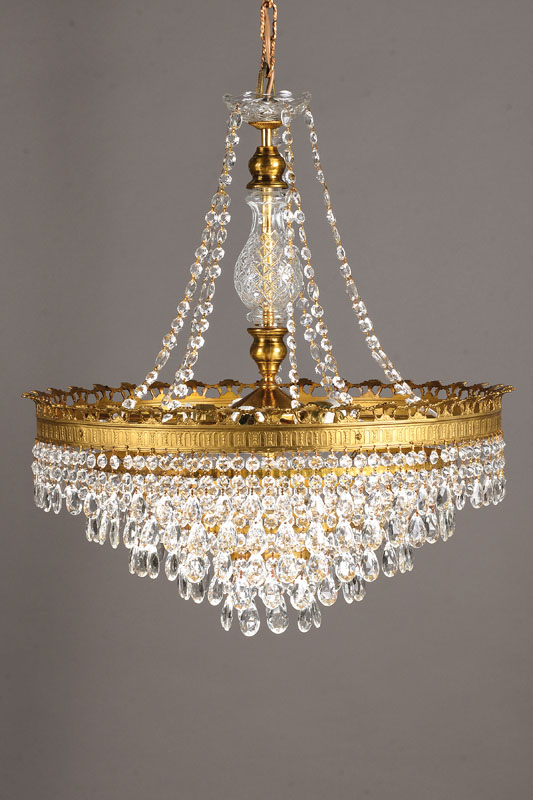 Prismenlüster, Spanien, 1920-30er J., ziselierter u. durchbrochener Messingfries, unterschiedlichste Prismenstruktur, 4 weitere Ringhalterungen mit ...