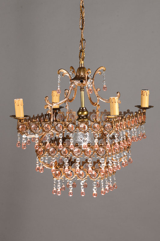 Deckenlüster, um 1920, bronzierte ornamentierte Grundform, Dekor aus altrosa Glasprismeneinsätzen bzw. mundgeblasenen Murano-Tropfen, diese ...