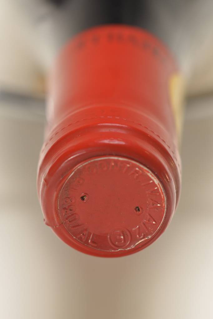 Detail a: 5 Flaschen italienischer Rotwein, 2 x 1982 Livio Pavese Barbera D'Asti, je ca. 75 cl, Abstand zwischen Kapsel und Weinfüllstand: 2-3cm, 1 x ...