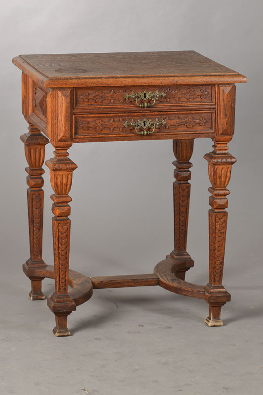 Arbeits- bzw. Beistelltischchen, deutsch, um 1880, Eiche massiv, 2-schübig, erster Schub mit Einteilung, Beine im klassischen Barockstil, H-Steg, ...