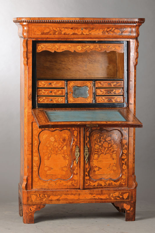 Standsekretär, Holland, um 1850/60, Korpus Eiche massiv, abgeschrägte Ecken, integr. Schublade, unten 2-türig, Schreibplatte mit Leder beschlagen, ...