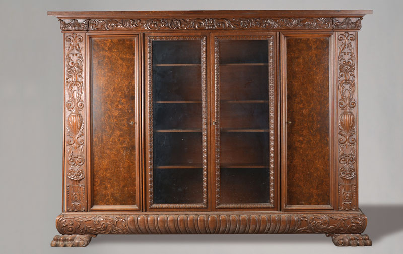 Büchervitrine bzw. Vielzweckschrank, deutsch, um 1920/30, Eiche massiv, Wurzelnussfurnier, symmetrisch geschnitzte Arabeske, 4-türig davon 2 ...
