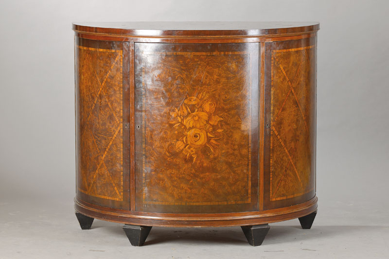 Demi-Lune-Kommode, Frankreich, um 1920/25, Mahagoni- u. Wurzelnussfurnier, intarsiertes Rautenmuster, mittig Blumenbukett, 3-türig mitfrei setzbaren ...