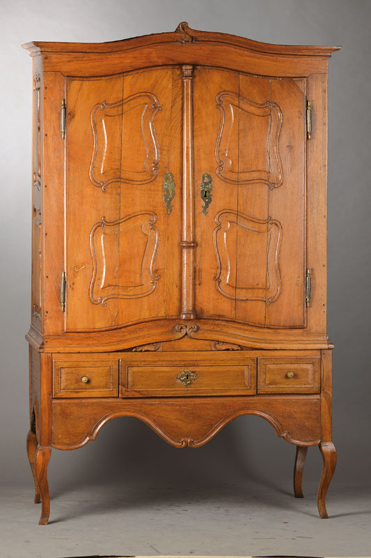 Stollenschrank, wohl Gegend Trier, 18.Jh., Eiche massiv, Aufsatz monogr. u. dat. "CH", "1784", Kassettenoptik, 4-feldrige ...