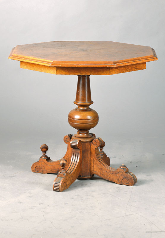 Salontischchen, deutsch, um 1870/80, Nussbaum massiv u. Wurzelnussfurnier radial verlegt, hexagonale Formgebung, eine Fiale fehlt, ...