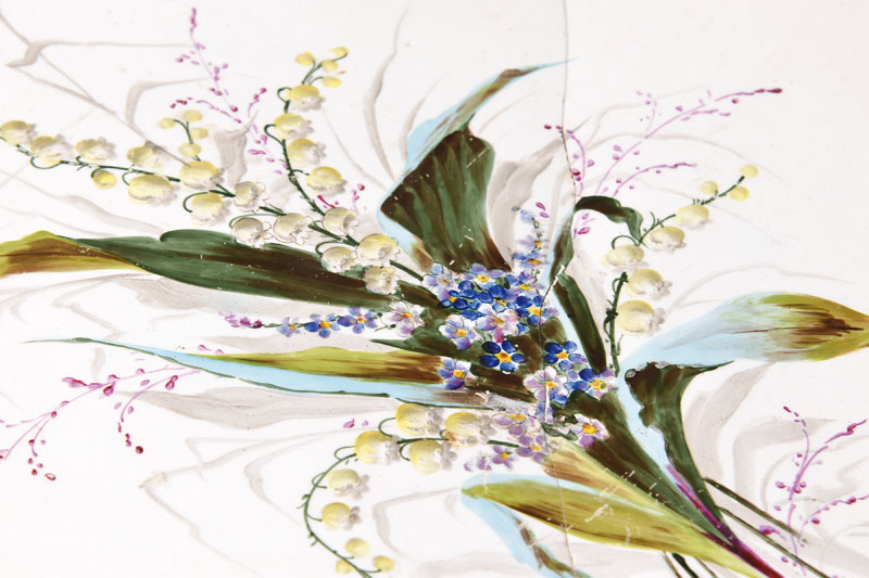 Detail a: Blumentischchen, deutsch um 1880/1900, Nussbaum massiv, vielfach gedrechselt, mit Balustrade, Platte mit Jugendstilfließe, diesemit Sprung, H. ca. ...