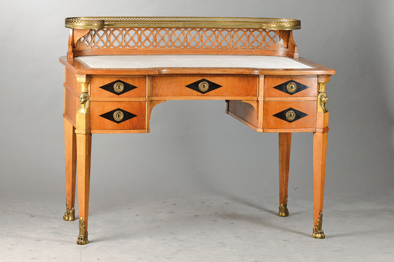 Damenschreibtisch, um 1900, Nussbaum massiv,im Empire-Stil, Konstruktion z.T. in Eiche massiv, 5-schübig mit geschwärzten Rauteneinlagen, konische ...