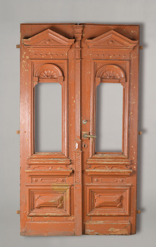 Haustür, deutsch, um 1900, Eiche massiv, Reste alter Lackierung, Glasscheiben fehlen, orig. Schloß und Drücker, orig. Bänder, Falzmaß ca. 218 x ...
