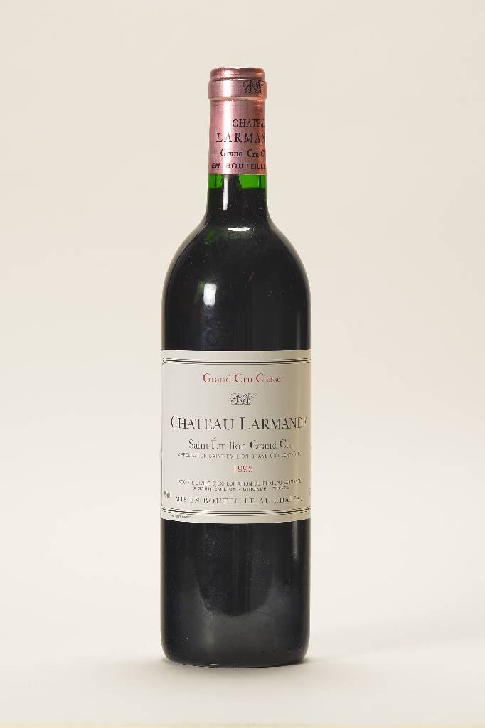 12 Flaschen 1993 Chateau Larmande, Saint -Emilion, Grand Cru, high fill, ca. 75 cl, sehr guter Zustand, in Originalholzkiste