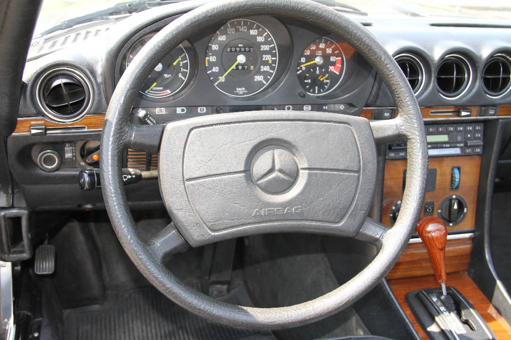 Detail c: Mercedes-Benz 500 SL R107, EZ 06.1982, 4.Hand, Laufleistung 208.964 km abgelesen, 170KW/ 231 PS, Automatikgetriebe, anthrazitgrau metallic, Vollleder ...