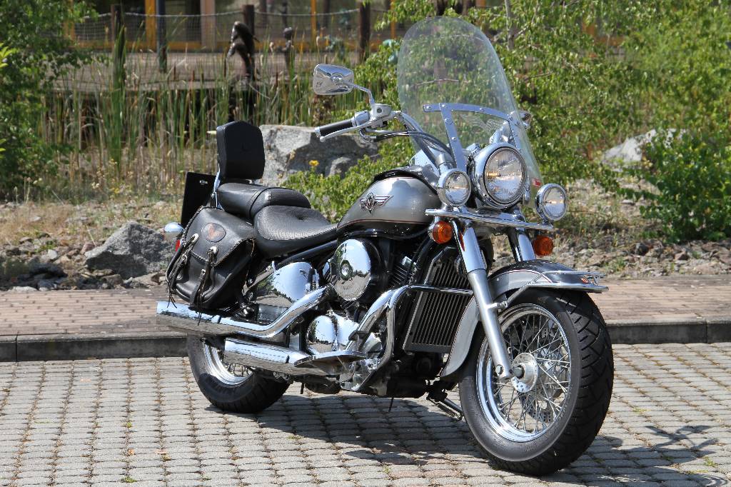 Kawasaki VN800, EZ 04.2000, 2.Hand, Laufleistung 18.789 km, 25 KW/ 34 PS, TÜV bis 09.2016, Schaltgetriebe, schwarz/anthrazit metallic, Leder ...