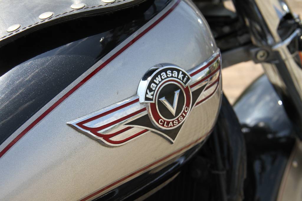 Detail c: Kawasaki VN800, EZ 04.2000, 2.Hand, Laufleistung 18.789 km, 25 KW/ 34 PS, TÜV bis 09.2016, Schaltgetriebe, schwarz/anthrazit metallic, Leder ...
