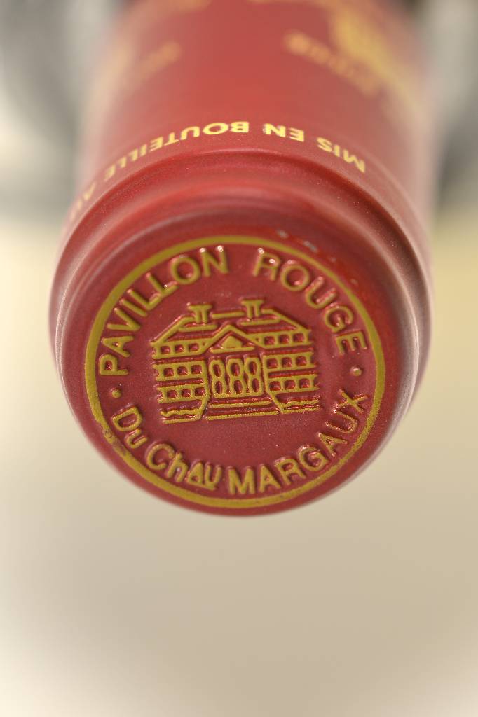 Detail a: 3 Flaschen Pavillon Rouge du Chateau Margaux , Jahrgänge: 2x 1994 u. 1x 2003, high fill, je ca. 75 cl, unverkostet, sehr guter Erhaltungszustand, 1 ...