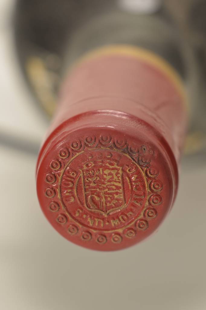 Detail a: 3 Flaschen 1975 Brunello di Montalcino Riserva, Biondi-Santi, upper mid shoulder bis top shoulder, Flaschennr: 7151,7147,7154, je ca. 75 cl, ...