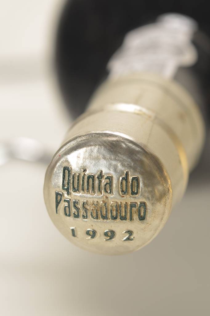 Detail a: 6 Flaschen 1992 Quinta do Passaduoro, Portwein, 1994 in die Flasche abgefüllt, abgefüllt von Niepoort, ca. 75 cl, in Originalholzkiste, ...