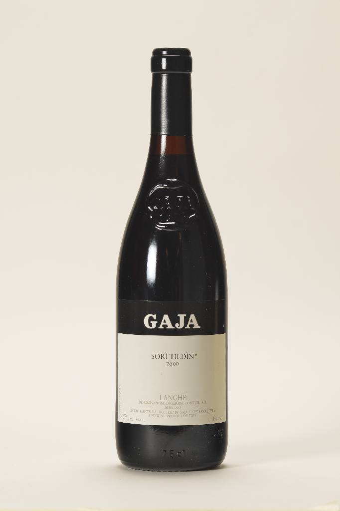 6 Flaschen 2000 Gaja Langhe, 2 x Sori Tildin, 2 x Costa Russi u. 2 x Sori S. Lorenzo, Abstand zwischen Kapsel u. Wein max. 1,5 cm, je ca. 75 cl, ...
