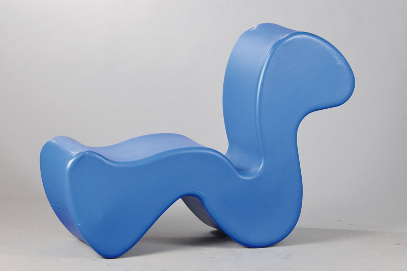 Multifunktionsmöbel "Phantom", Entwurf Verner Panton, 1998, Material: Polypropylen, formgeblasenes Kunststoffmöbel, kann durch einfach ...