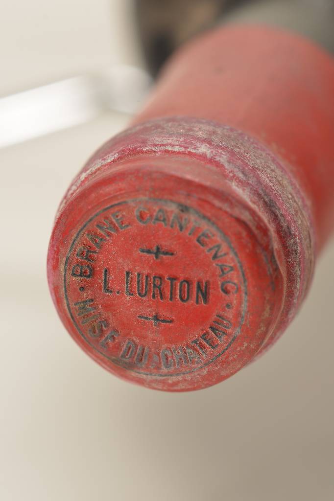 Detail a: 2 Flaschen 1974 Château Brane Cantenac Margaux, Grand Cru Classe en 1855, je 73 cl, top shoulder, Etiketten l. besch., unverkostet