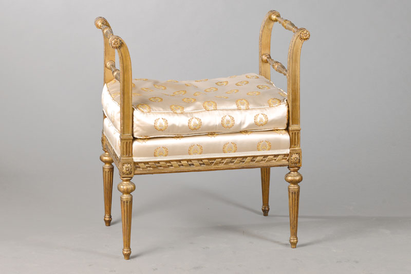 Hocker, wohl Frankreich, Ende 19.Jh., im Louis-Seize-Stil, Holz goldfarben gefasst, stilübliche Ornamentik (Rosetten, Zopfbänder u. Kanneluren), ...
