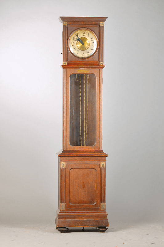 Jugendstil Standuhr, deutsch um 1905, Eiche/Furniergehäuse mit Jugendstilornamenten,profiliert und kanneliert, Messingzifferblatt,Widmungsplakette ...