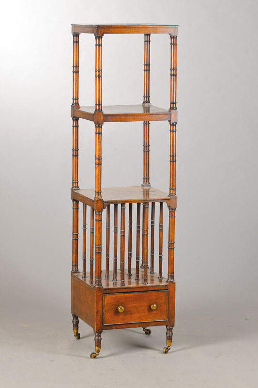 Etagere, sog. "Whatnot", England, 2.H.19.Jh., Mahagoni massiv, im George-III- Stil, 3 Etagen, 1 Schub, viele Ziersäulchen, frei stellbar, ...
