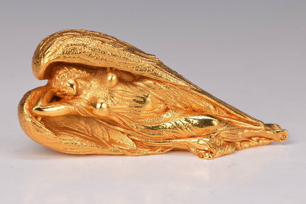 Ernst Fuchs, geb. 1930 Wien, Schutzengel, goldfarbige Ausführung, signiert und nummeriert 94, L. ca. 10 cm
