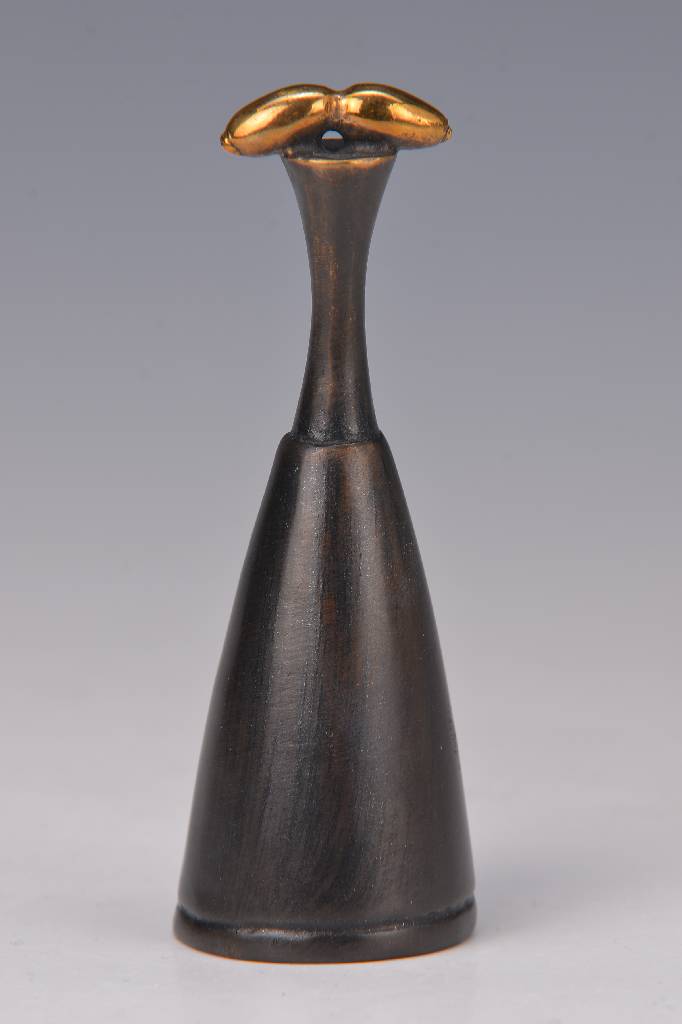 Paul Wunderlich, 1927-2010, Löschhütchen, Bronze, signiert und nummeriert 1465, H. ca. 9 cm