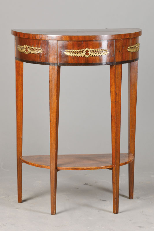 Halbmondkonsole, südwestdeutsch, um 1810/20,Korpus Weichholz, Nußbaum- und Mahagonifurnier, schwarze Pflaumenholzintarsien, 4 konische ...