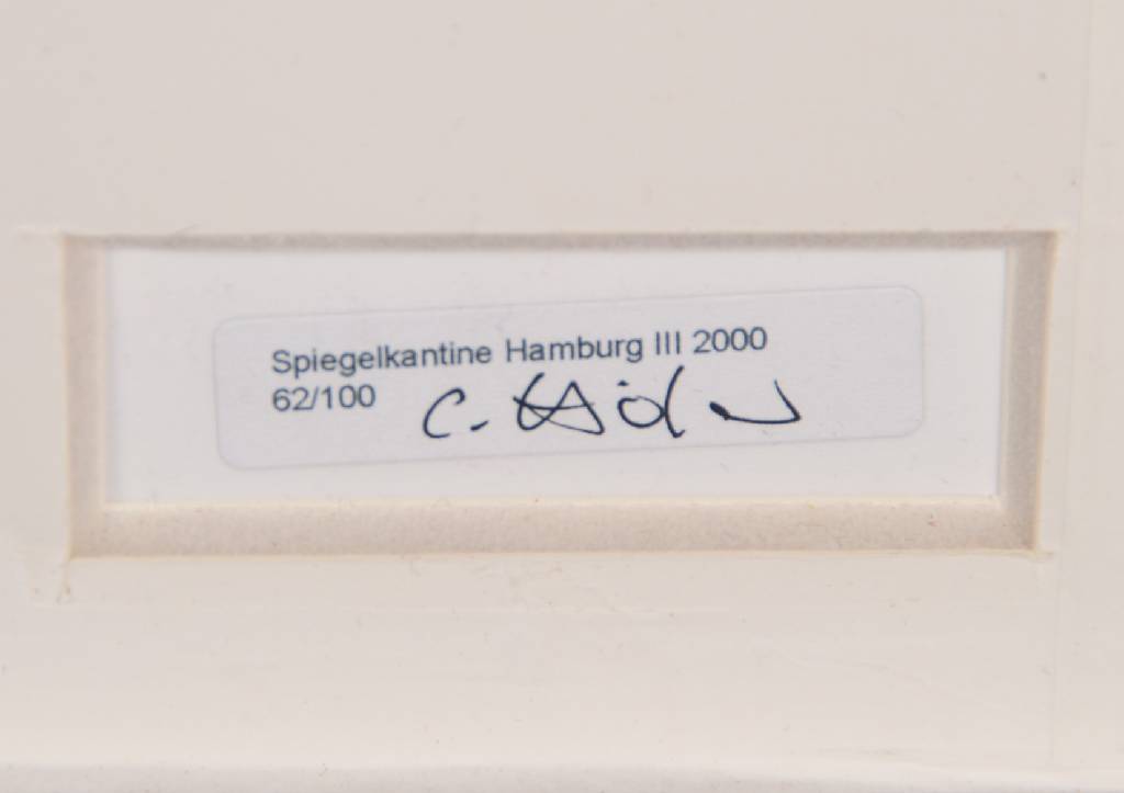 Detail a: Candida Höfer, geb. 1944, Farbfotografie, "Spiegelkantine III", rückseitig handsigniert und nummeriert 62/100, betitelt und datiert 2000, ...