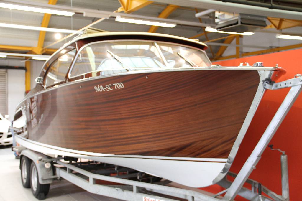 Detail b: Faul Swiss Craft 700, BJ 1964, VM Dieselmotor 2.8l, 4-Zylinder, Innenborder, 121KW/ 165 PS, ZF-Hurt Getriebe mit festem Wellenantrieb und ...