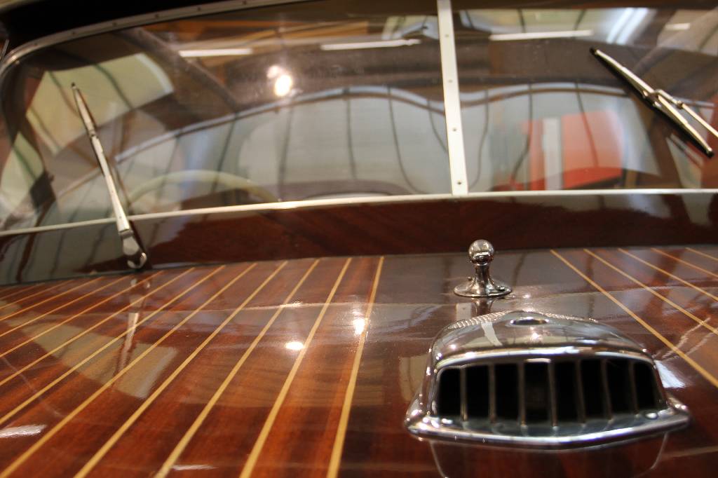 Detail d: Faul Swiss Craft 700, BJ 1964, VM Dieselmotor 2.8l, 4-Zylinder, Innenborder, 121KW/ 165 PS, ZF-Hurt Getriebe mit festem Wellenantrieb und ...