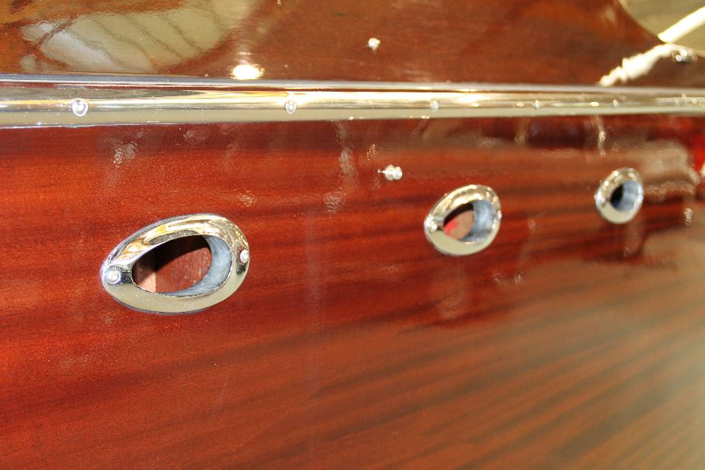 Detail h: Faul Swiss Craft 700, BJ 1964, VM Dieselmotor 2.8l, 4-Zylinder, Innenborder, 121KW/ 165 PS, ZF-Hurt Getriebe mit festem Wellenantrieb und ...