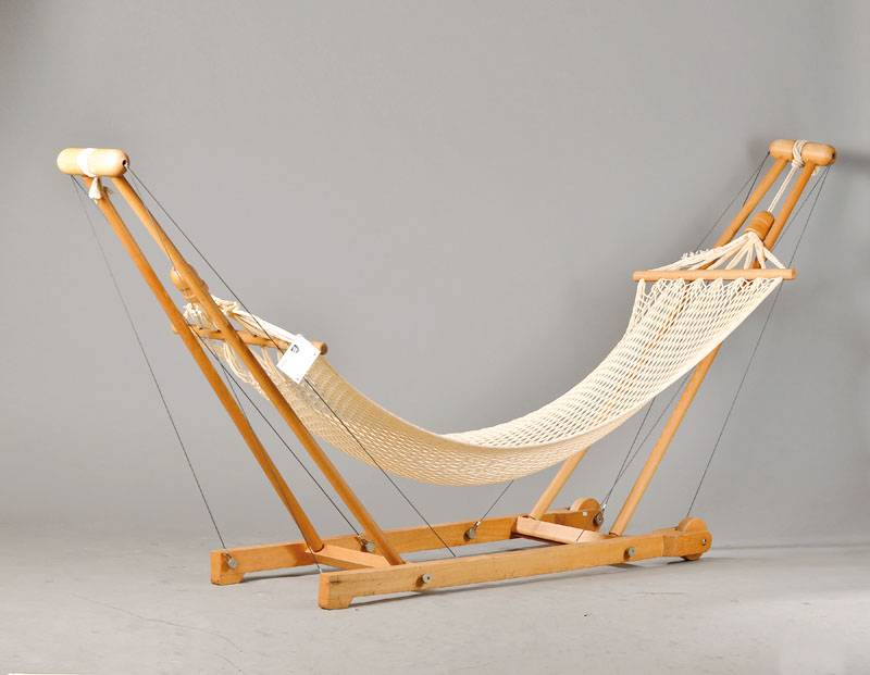 Hängematte, Baumlose Hängematte, Relaxer, Künstler Rothe, Waldemar, Hersteller Rosenthal, Espelkamp, Buchenholz, Stahlseile, weiße Baumwolle, ca. ...