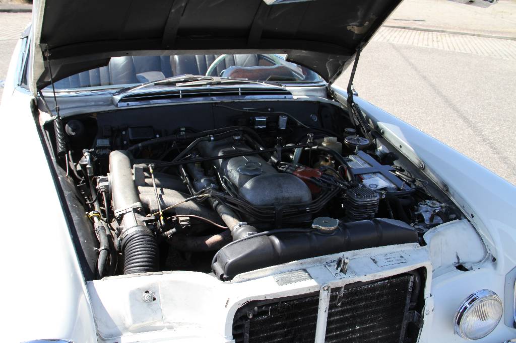 Detail f: Mercedes Benz 300 Seb Cabriolet, EZ 01.1965,Laufleistung 119.000 Km, 125Kw/170PS, 4 Gang Schaltgetriebe, Elfenbein, Leder braun,braunes Stoffverdeck, ...