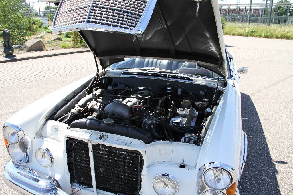 Detail g: Mercedes Benz 300 Seb Cabriolet, EZ 01.1965,Laufleistung 119.000 Km, 125Kw/170PS, 4 Gang Schaltgetriebe, Elfenbein, Leder braun,braunes Stoffverdeck, ...