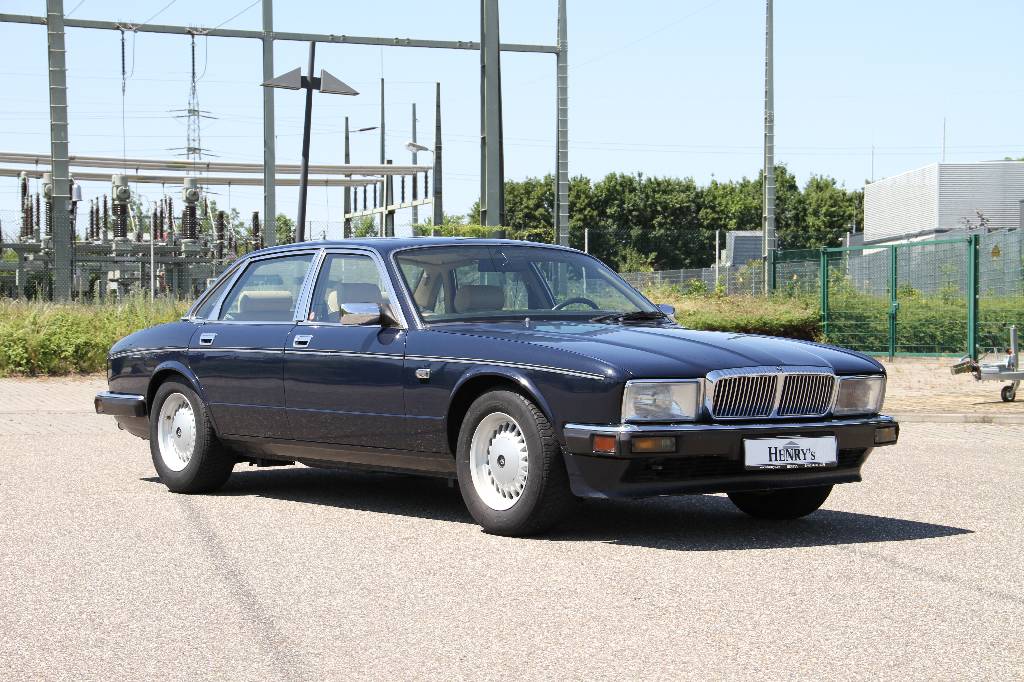 Jaguar XJ40 Daimler 3.6, EZ 09.1988, 1. Hand(in Deutschland), CH-Fahrzeug, Laufleistung 207.954 km, 145 KW/ 198 PS, Automatikgetriebe, dunkelblau ...