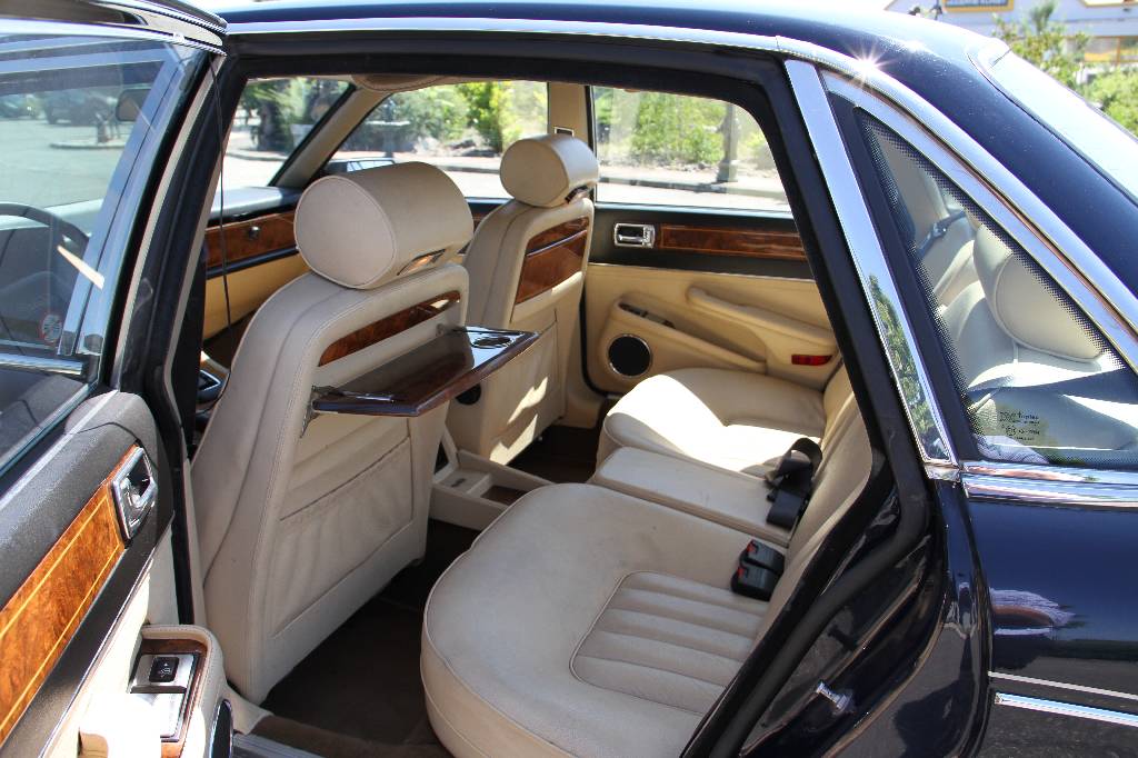 Detail c: Jaguar XJ40 Daimler 3.6, EZ 09.1988, 1. Hand(in Deutschland), CH-Fahrzeug, Laufleistung 207.954 km, 145 KW/ 198 PS, Automatikgetriebe, dunkelblau ...