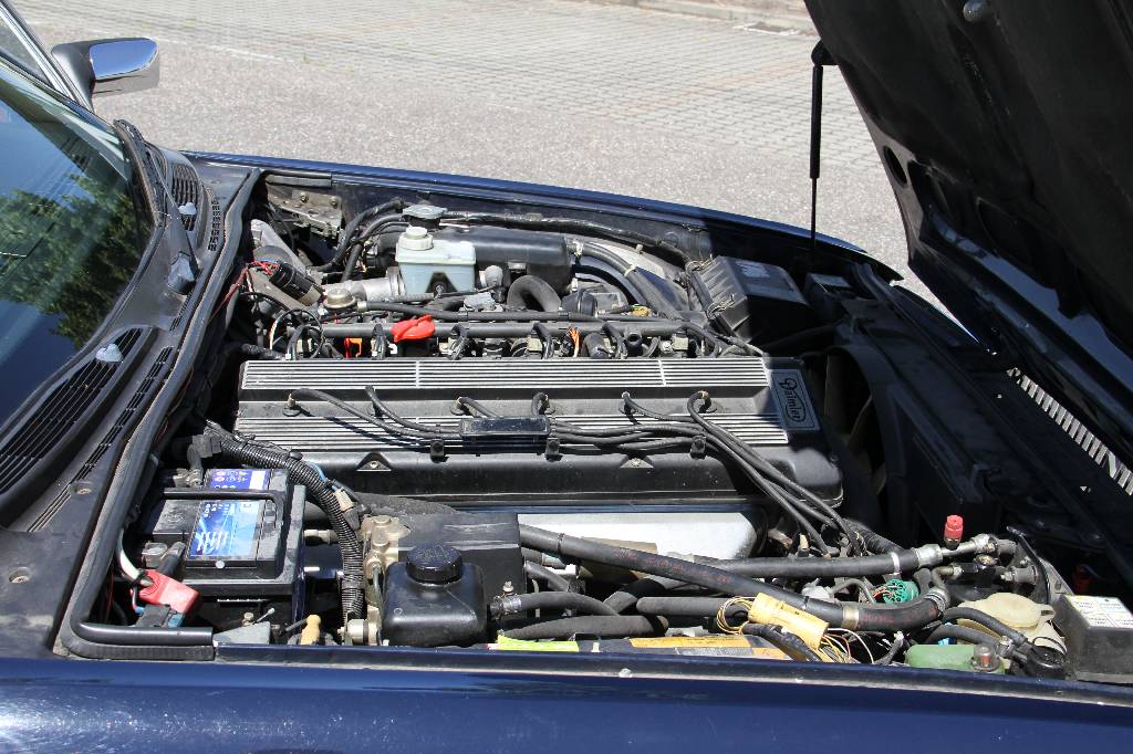 Detail d: Jaguar XJ40 Daimler 3.6, EZ 09.1988, 1. Hand(in Deutschland), CH-Fahrzeug, Laufleistung 207.954 km, 145 KW/ 198 PS, Automatikgetriebe, dunkelblau ...