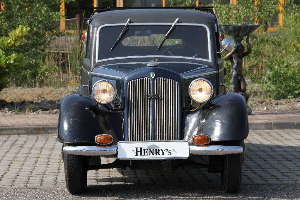 Detail b: Auto Union DKW Meisterklasse F8 700, EZ 10.1938, 2.Hand, Laufleistung 99.549 km abgelesen, 15 KW/ 20 PS, Schaltgetriebe, schwarz/blau, ...