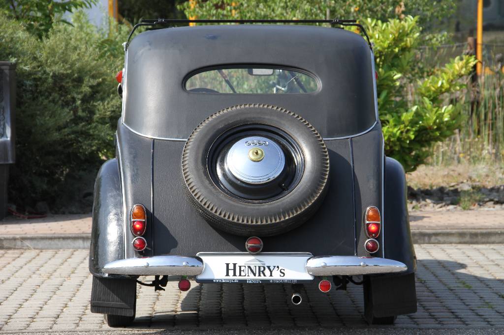 Detail c: Auto Union DKW Meisterklasse F8 700, EZ 10.1938, 2.Hand, Laufleistung 99.549 km abgelesen, 15 KW/ 20 PS, Schaltgetriebe, schwarz/blau, ...