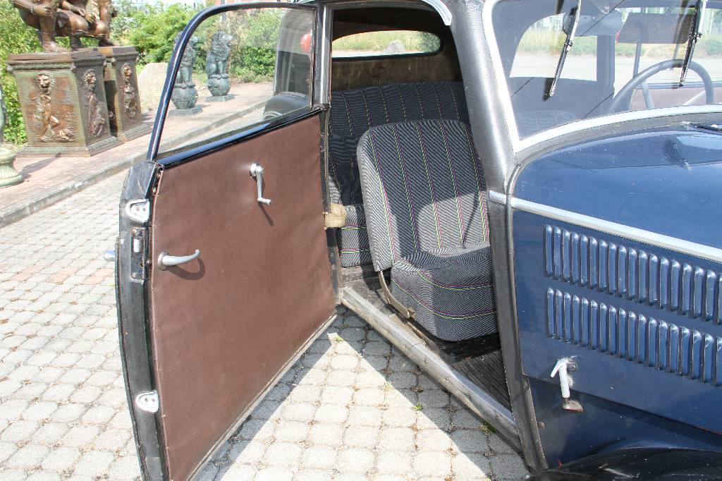 Detail e: Auto Union DKW Meisterklasse F8 700, EZ 10.1938, 2.Hand, Laufleistung 99.549 km abgelesen, 15 KW/ 20 PS, Schaltgetriebe, schwarz/blau, ...