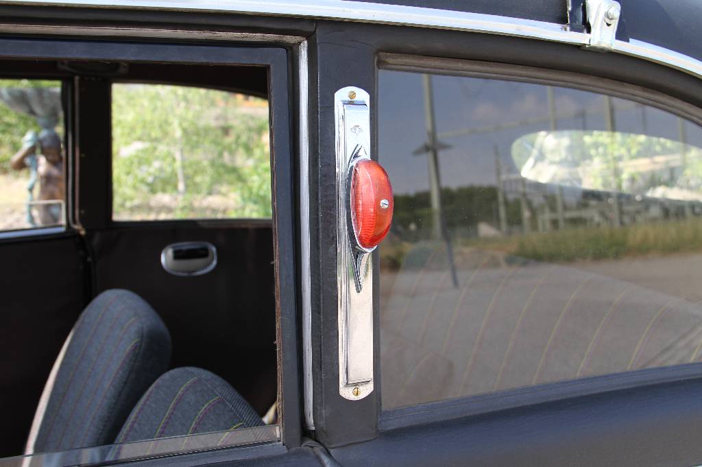 Detail f: Auto Union DKW Meisterklasse F8 700, EZ 10.1938, 2.Hand, Laufleistung 99.549 km abgelesen, 15 KW/ 20 PS, Schaltgetriebe, schwarz/blau, ...