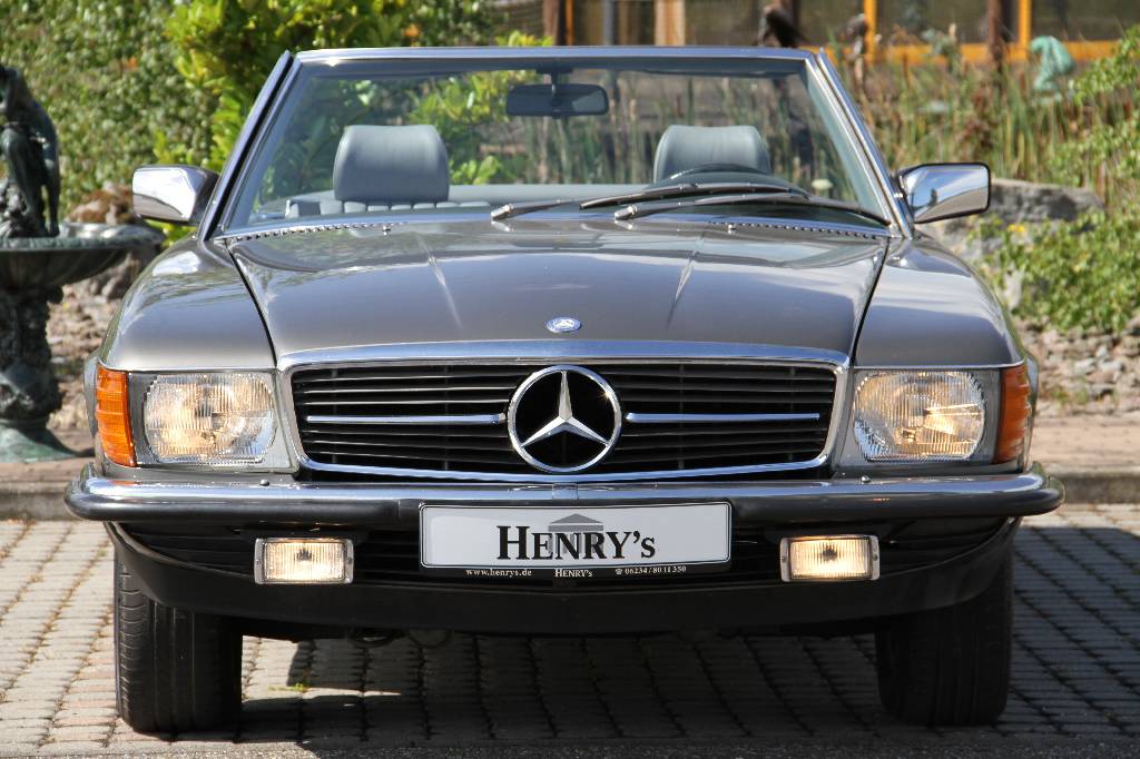 Detail a: Mercedes-Benz 280SL R107, EZ 04.1985, Laufleistung 124.400 km, 136 KW/ 185 PS, Automatikgetriebe, anthrazit metallic, Vollleder grau, orig. 15" ...