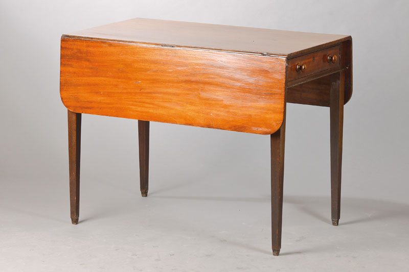 Wangentisch sog. Pembroke-Table, England 19. Jh., Mahagoni massiv, Wangen abklappbar, einZargenschub, ein Blenderschub, konische Vierkantbeine, ...