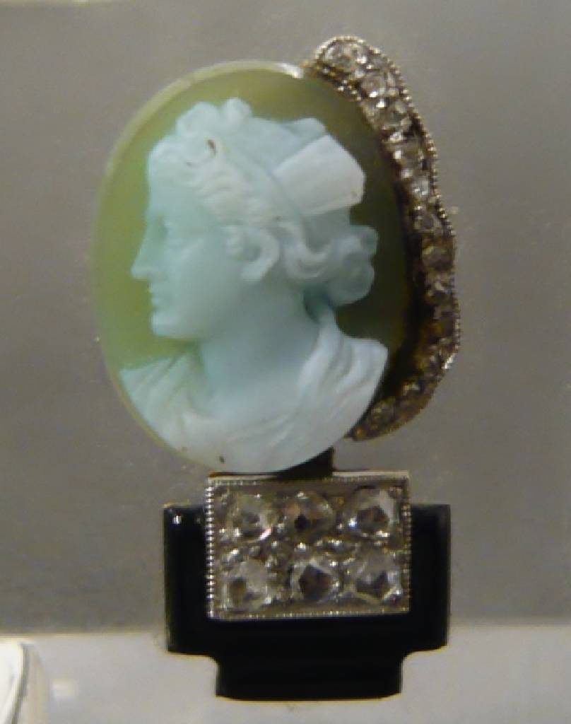 Detail a: Tischuhr Cartier, Paris, Bergkristall, Art- Deco, um 1930, Rückdeckel bezeichnet: 0882 und Cartier 2765, schwarzes Onyx-Zifferblatt mit römischen ...