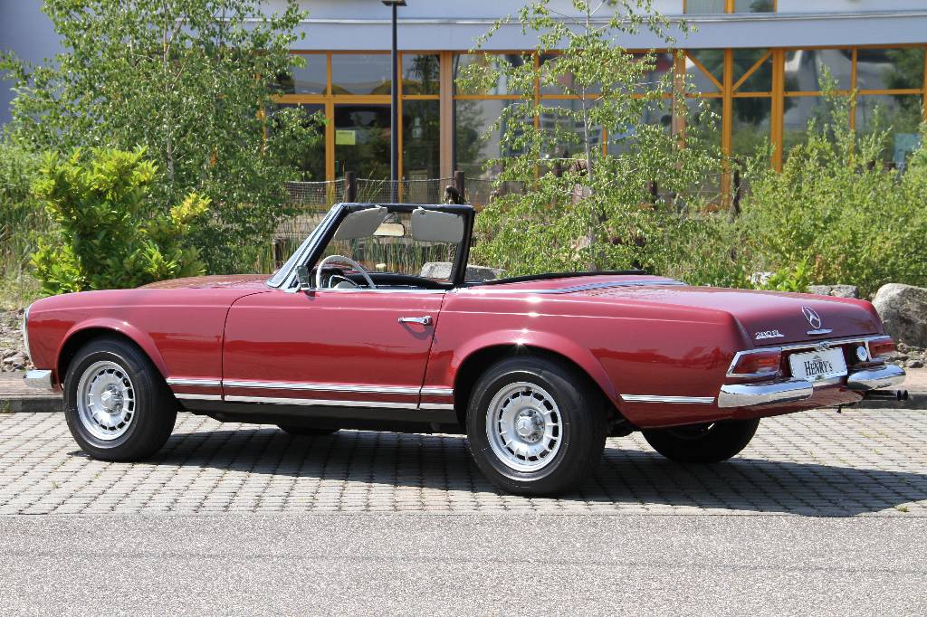 Detail b: Mercedes-Benz 280SL Pagode, EZ 06.1969, 2.Hand (in Deutschland), Laufleistung ca. 160.000 km, 125 KW/ 170 PS, H-Kennzeichen, TÜVbis 11.2016, ...
